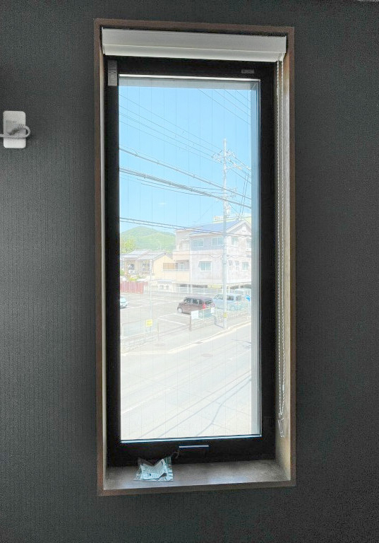 スリースターの京都市北区T様邸 南西角コーナー窓の遮熱と防音の施工後の写真2