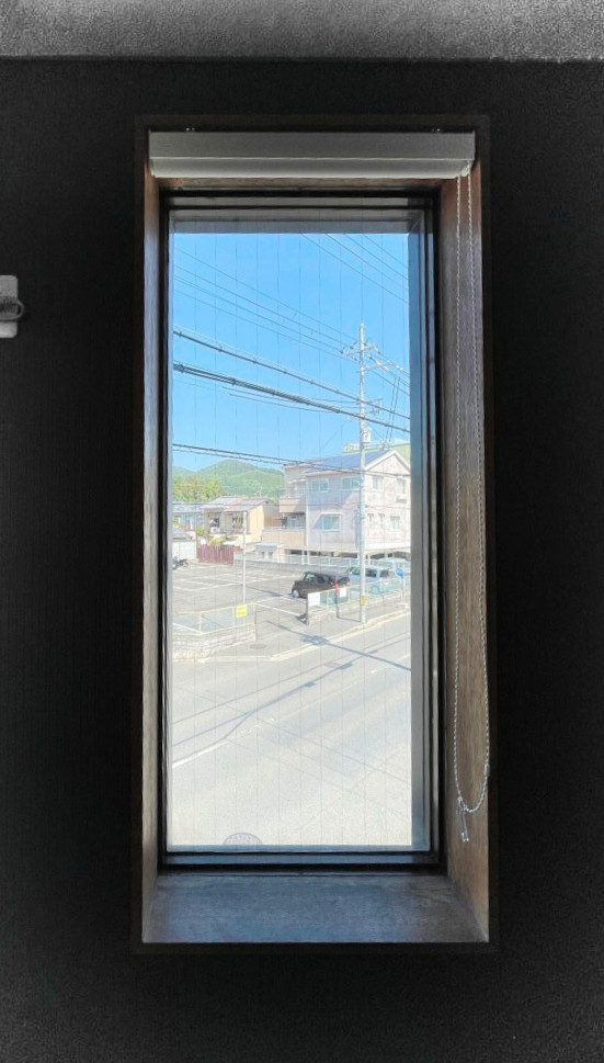 スリースターの京都市北区T様邸 南西角コーナー窓の遮熱と防音の施工前の写真3