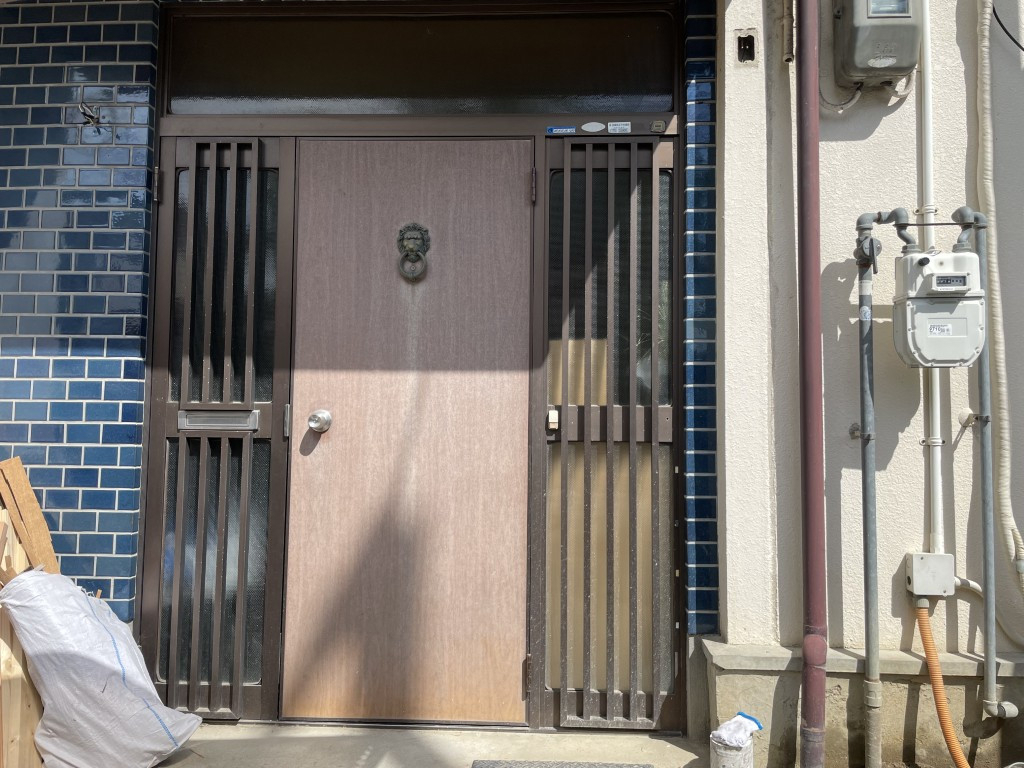 スリースターの京都市山科区U邸 玄関・窓まとめて取替え✨️ おうち丸ごと断熱工事の施工前の写真2