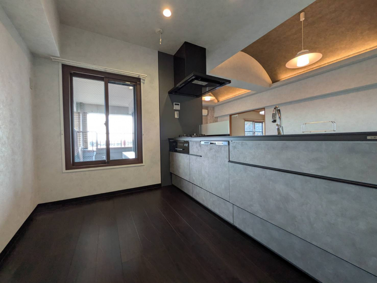 スリースターの京都市右京区：マンション全面リノベーション！開口断熱＆おしゃれな水廻りと内装で資産価値アップ！の施工後の写真1