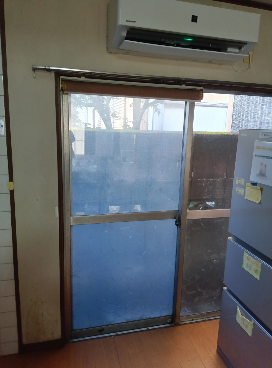 スリースターの京都市山科区U様　高齢のお母様の家を少しでも快適に。取替窓リプラスの施工事例です。の施工前の写真1