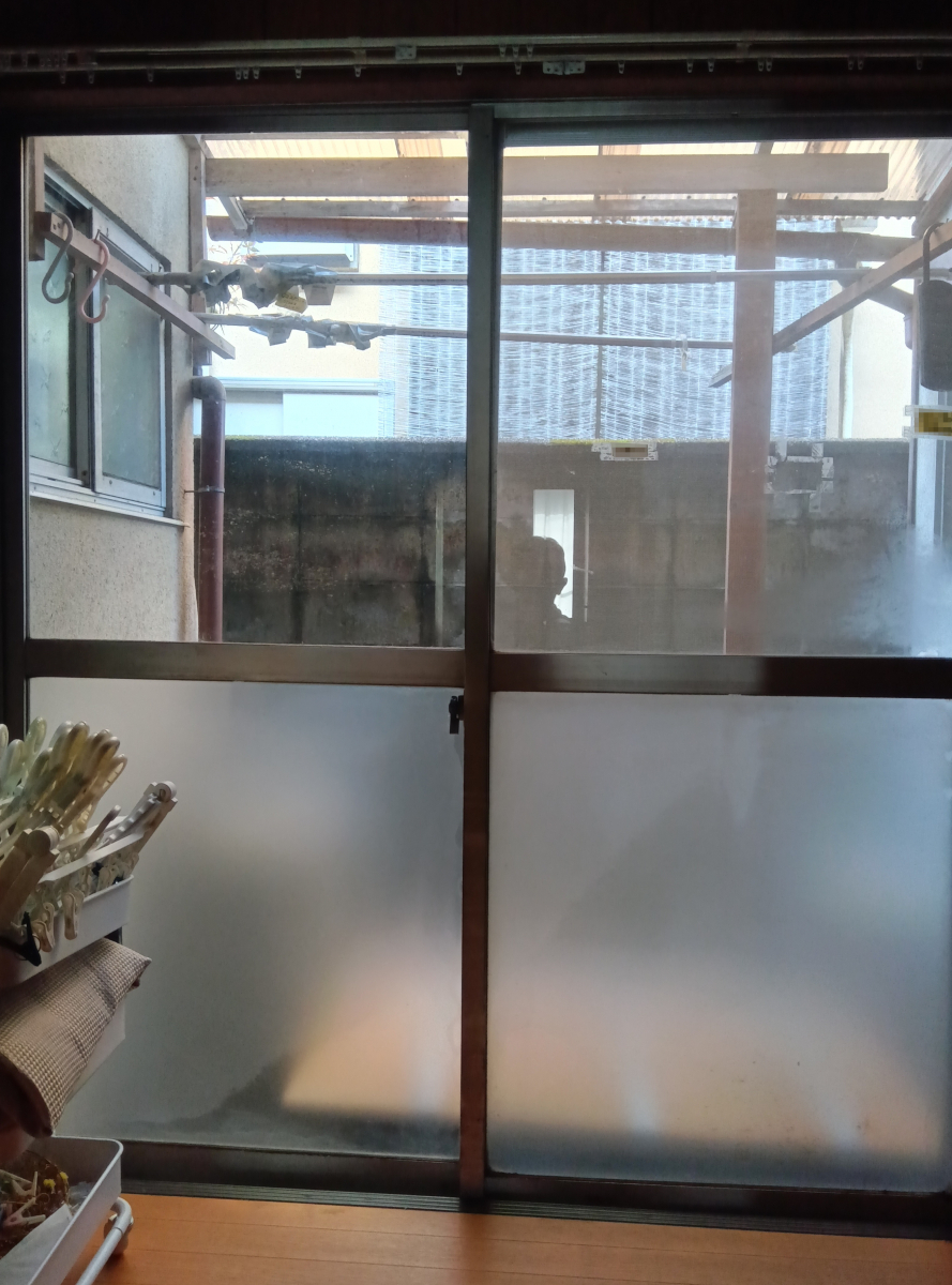 スリースターの京都市山科区U様　高齢のお母様の家を少しでも快適に。取替窓リプラスの施工事例です。の施工前の写真2