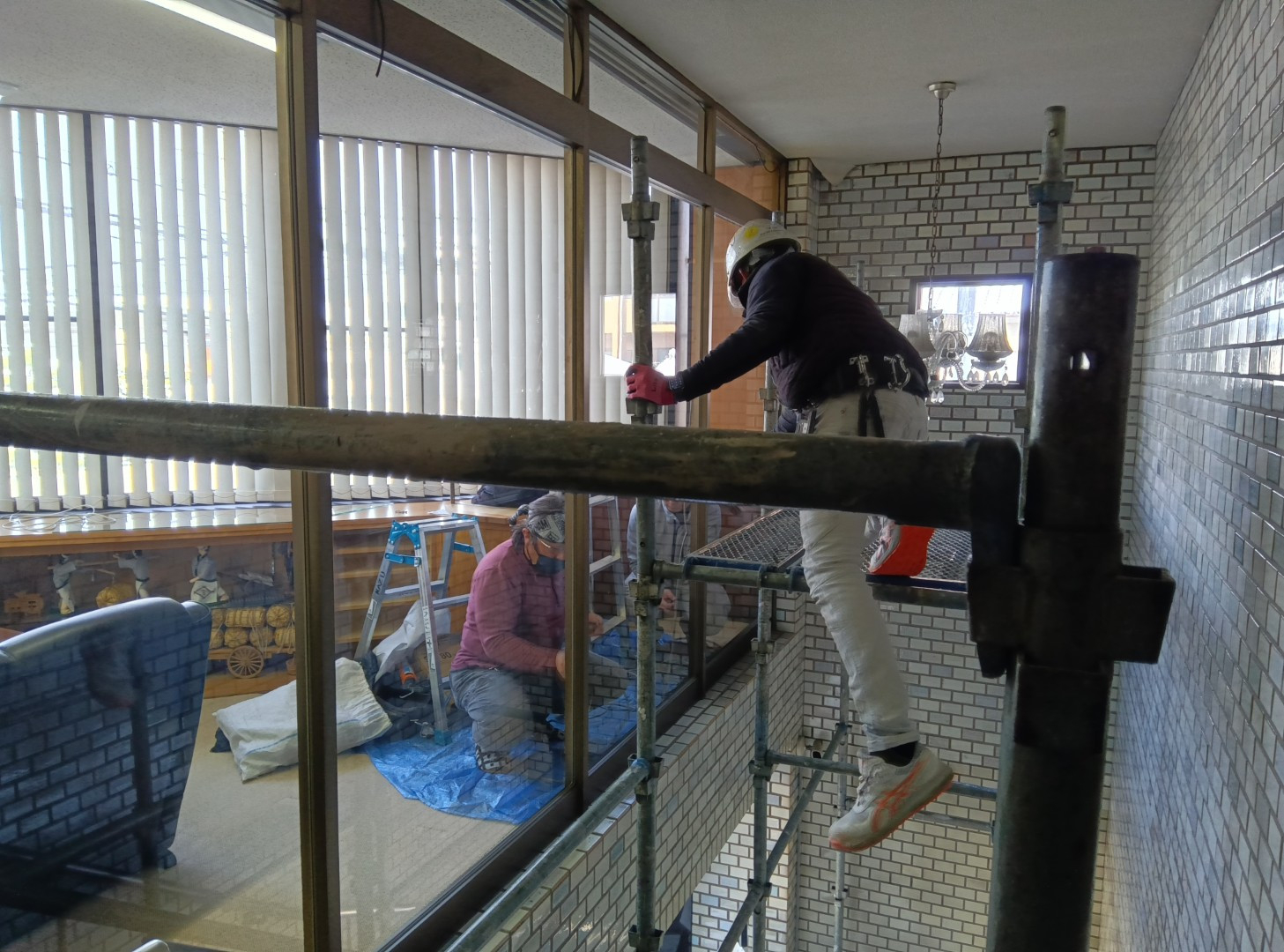 スリースターの京都市右京区 会社事務所のガラスビートの交換の施工後の写真1