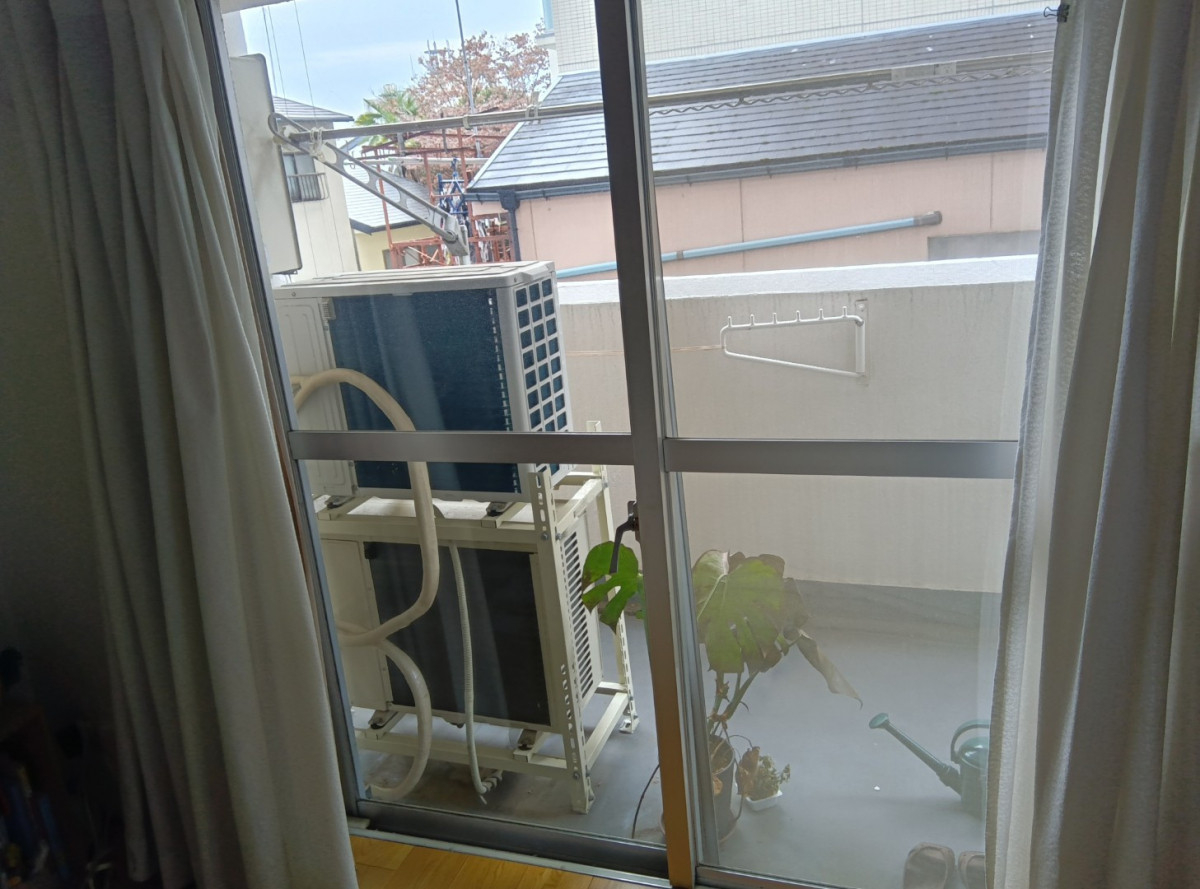 スリースターの京都市上京区S様：築45年のマンション。子供部屋の寒さ対策に内窓を設置して頂きました☺️の施工前の写真2