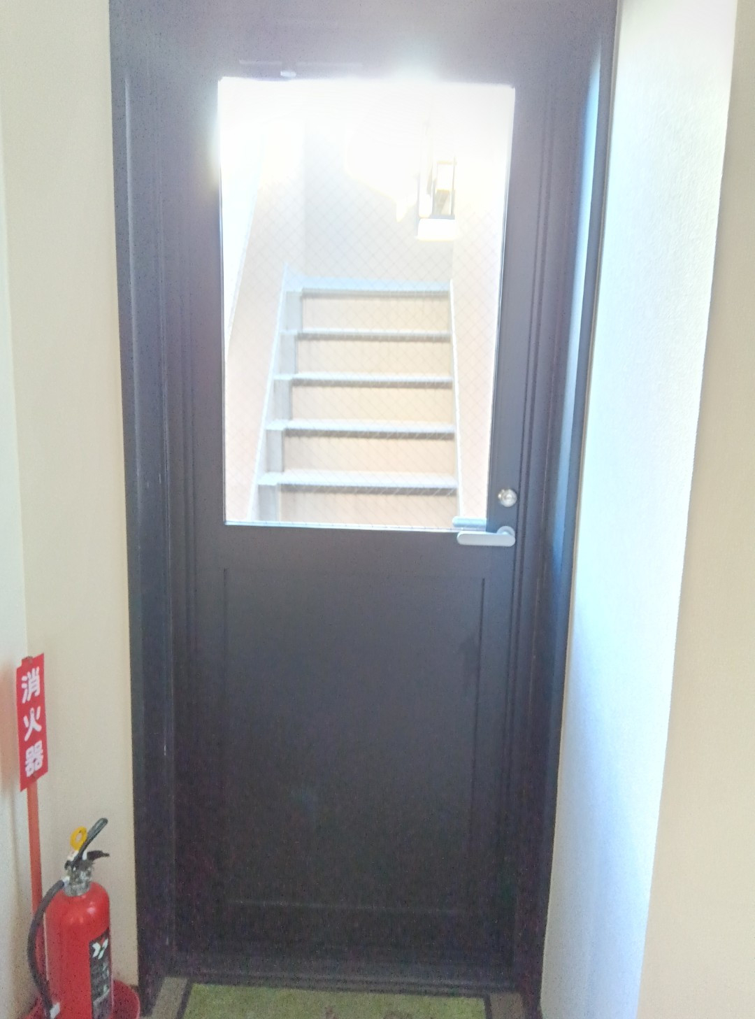 スリースターの京都市下京区K様邸　スチールドアをアルミドアへ交換（カバー工法）の施工後の写真2