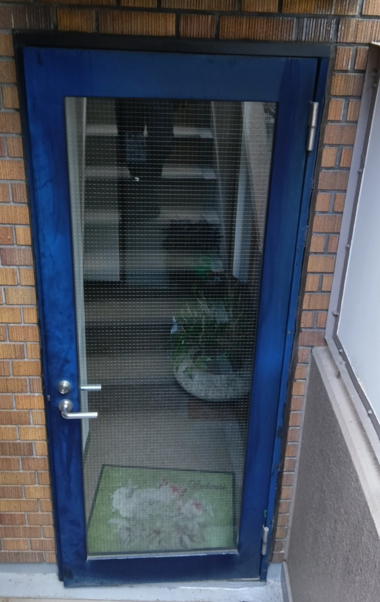 スリースターの京都市下京区K様邸　スチールドアをアルミドアへ交換（カバー工法）の施工前の写真1