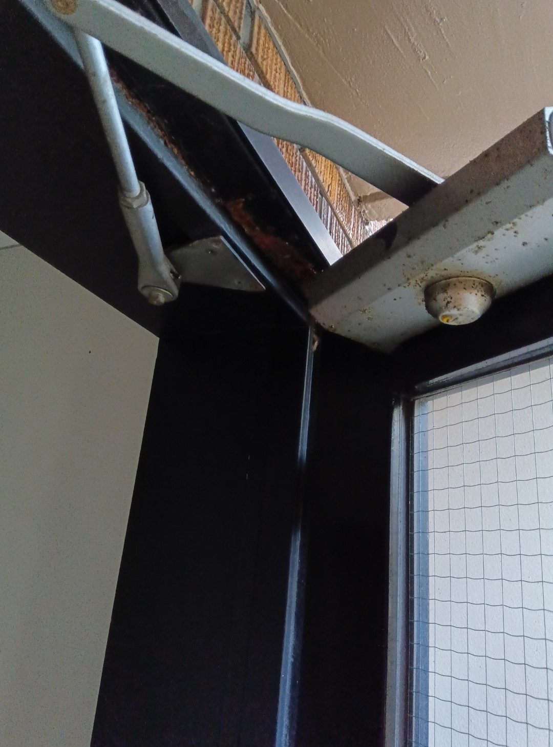 スリースターの京都市下京区K様邸　スチールドアをアルミドアへ交換（カバー工法）の施工前の写真2