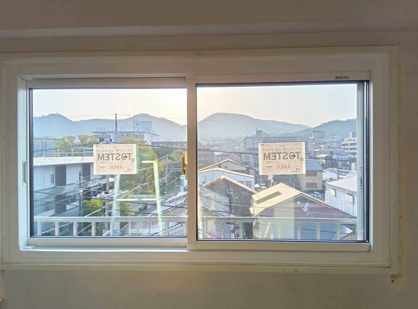 スリースターの京都市北区：賃貸マンション改装に伴うサッシ交換工事（サッシカバー工法）の施工後の写真2