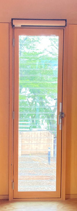 マルマン窓建工房のルーバー窓の内側にドアを＋😊の施工後の写真1