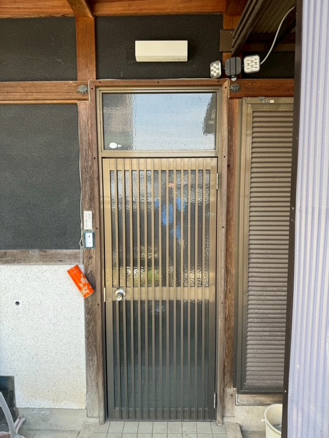 マルマン窓建工房の勝手口の防犯リフォーム😊の施工前の写真3