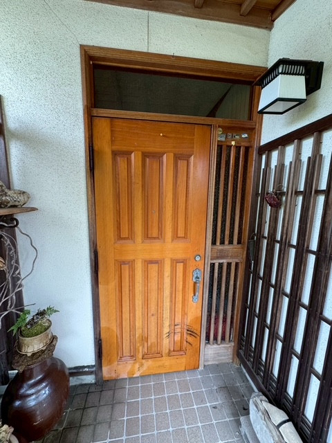 マルマン窓建工房の玄関リフォーム😊の施工前の写真1