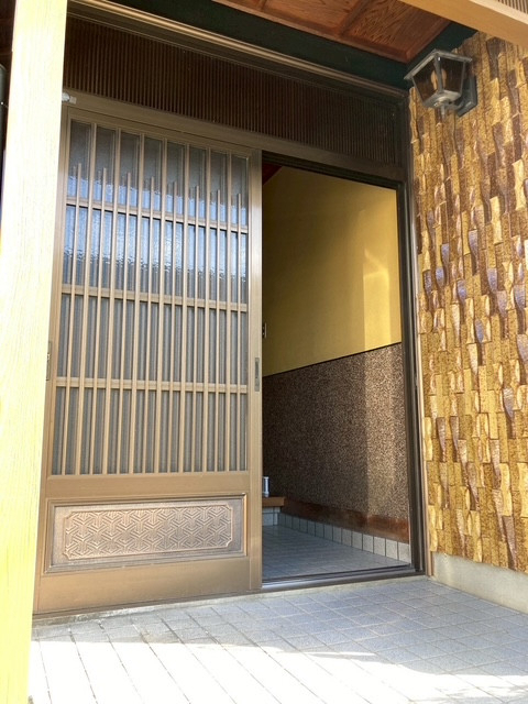 マルマン窓建工房の玄関リフォーム😊✨の施工前の写真1