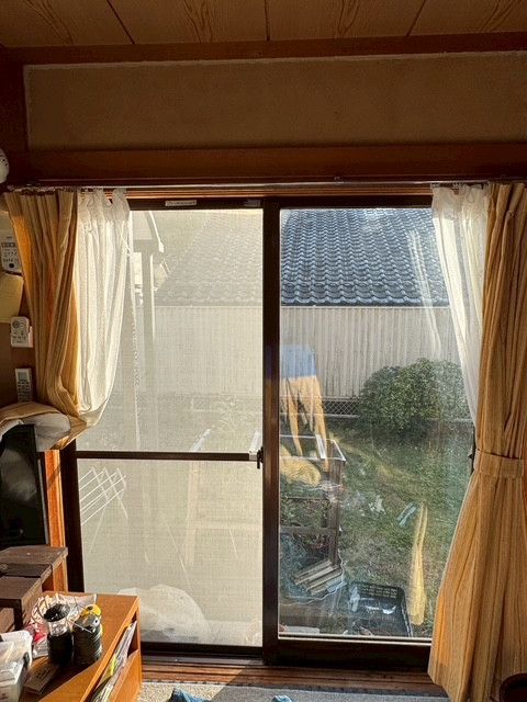 マルマン窓建工房のダイニングの窓に内窓施工😊✨の施工前の写真1