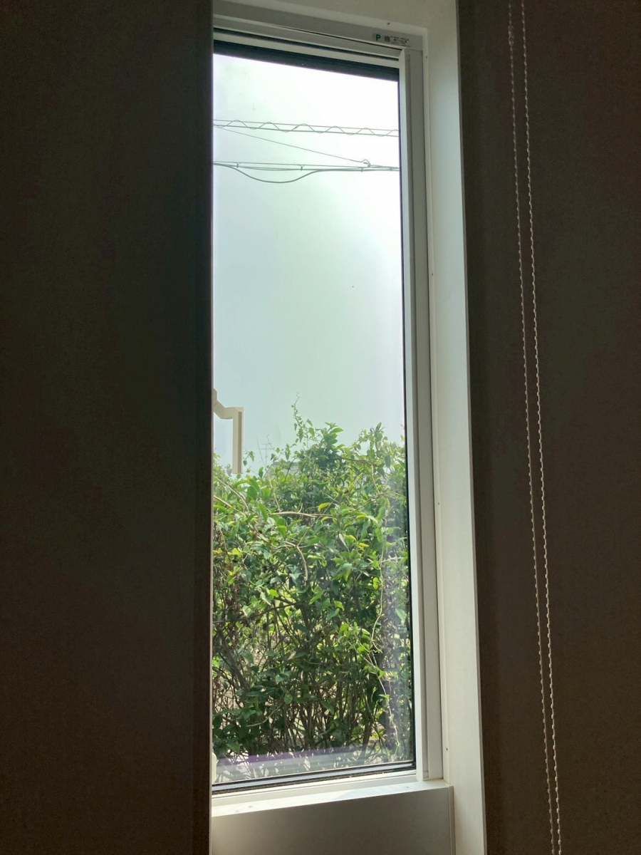 マルマン窓建工房の縦滑り窓に内窓施工😊の施工前の写真1