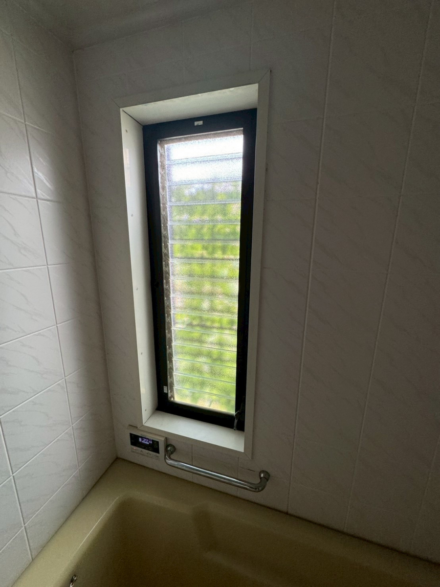 マルマン窓建工房の浴室用インプラス😊✨の施工前の写真1