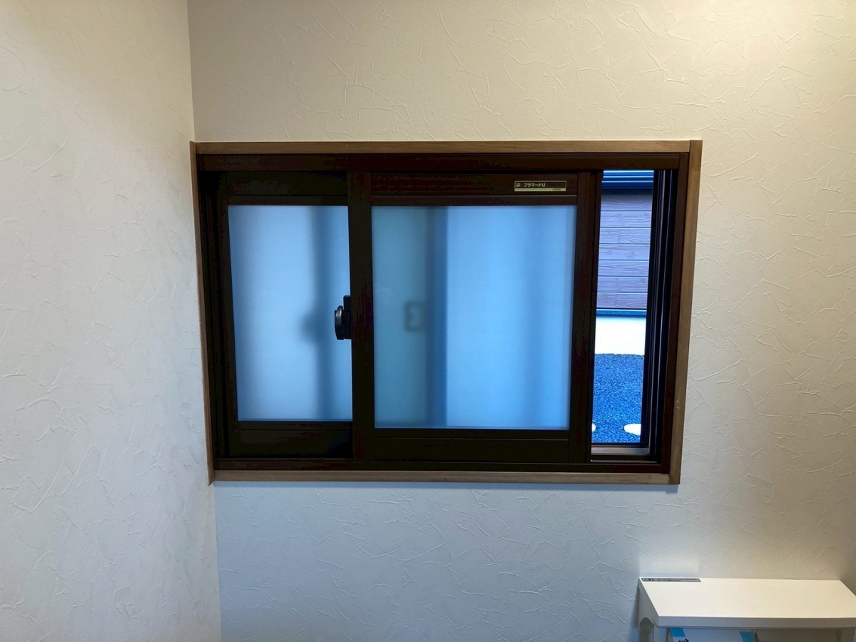 マルマン窓建工房のトイレの小窓に内窓施工😊の施工後の写真1