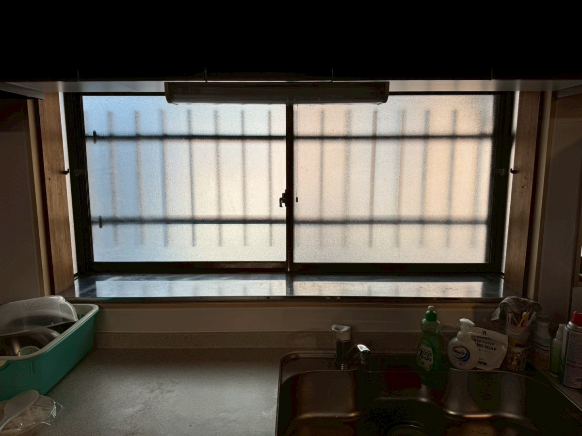 マルマン窓建工房のキッチン窓に内窓施工😊の施工前の写真1