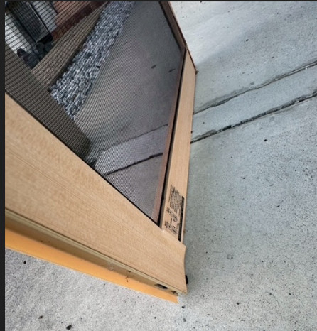 マルマン窓建工房の玄関網戸交換😊の施工前の写真2