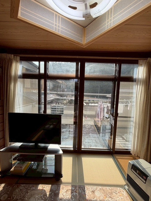 マルマン窓建工房のリビングの大きい窓にインプラス😊の施工後の写真1