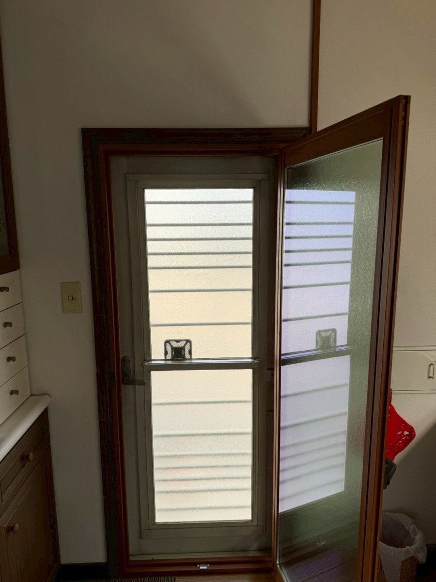 マルマン窓建工房の勝手口に内窓施工😊の施工後の写真1