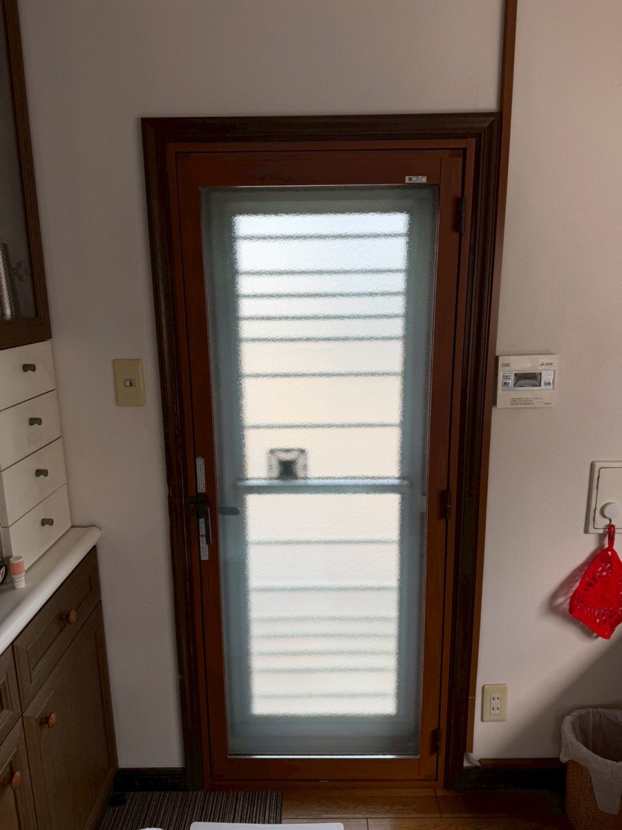 マルマン窓建工房の勝手口に内窓施工😊の施工後の写真2
