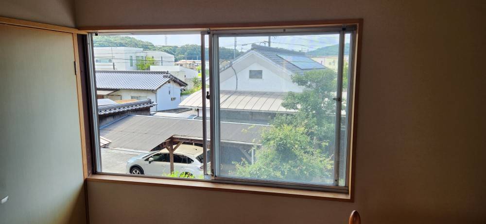 原木工所のE様邸窓リノベカバー工法工事の施工前の写真1