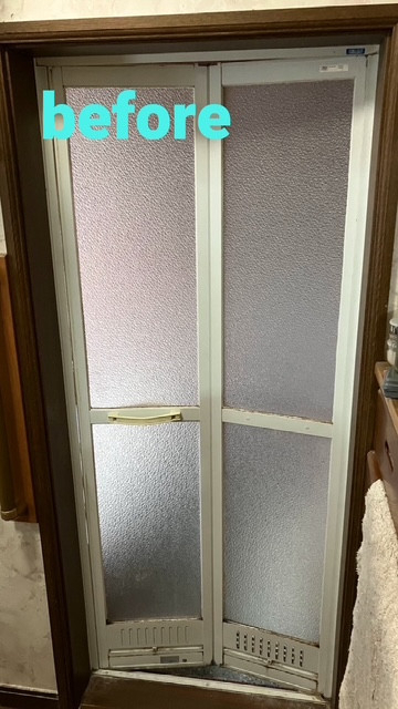 光陽トーヨー住器の浴室ドアを取り替えてスッキリ！の施工前の写真1