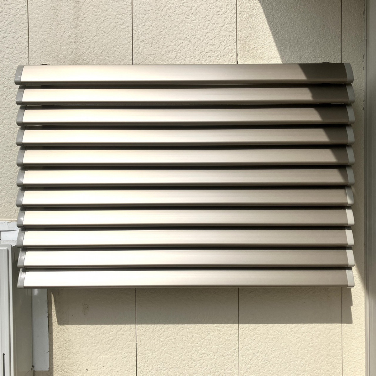 光陽トーヨー住器の🏠 目隠しルーバー｜外からの視線をカットして快適な住まいへの施工後の写真1