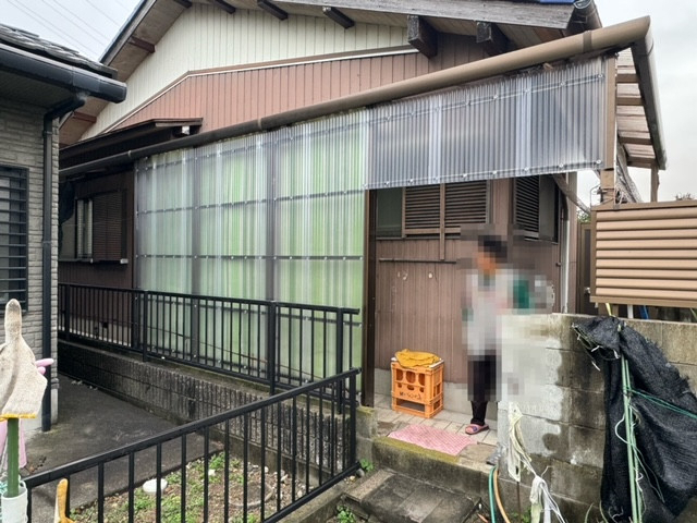 新光堂のアルミテラスに日除けと目隠し目的で前面パネルを取付｜新光堂｜桑名市｜施工事例｜の施工後の写真2