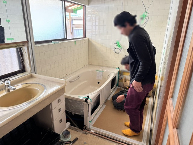 新光堂の寒さと段差を解消!LIXILリデアで浴室まるごと快適化の施工前の写真2