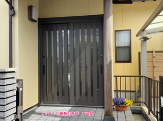 新光堂の玄関が生まれ変わる！断熱×防犯のLIXIL引戸リフォームの施工後の写真1