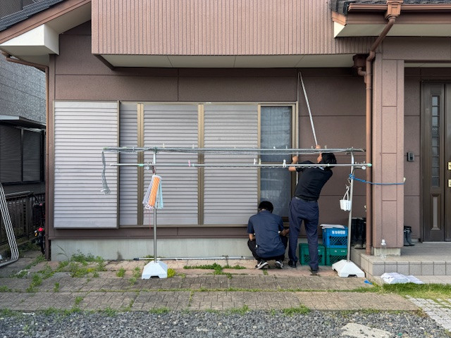 新光堂の花粉や雨風を防ぎ快適に洗濯できるリクシルサニージュ物干しサンルーム工事の施工前の写真1
