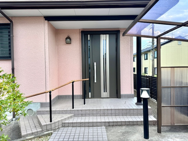 新光堂の親子玄関ドア断熱交換と内窓設置で補助金活用、省エネ快適リフォームの施工後の写真2