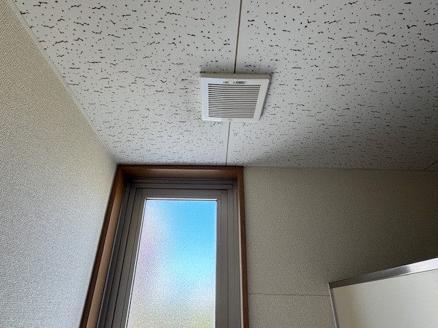 新光堂の桑名市で天井換気扇を交換｜音が大きい換気扇を解消の施工後の写真1