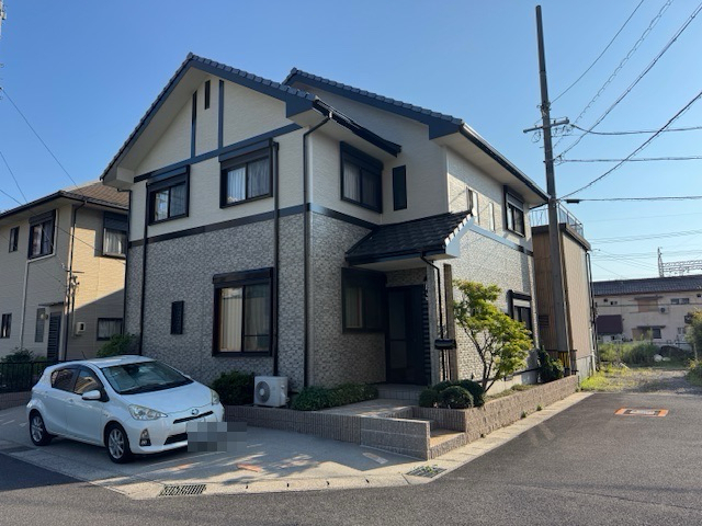 新光堂の桑名市で窯業系サイディング外壁をクリア塗装と屋根補修の施工後の写真1