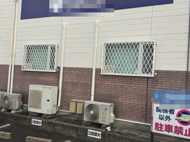 新光堂の既設窓に後付けで防犯強化｜ヒシクロス面格子取付工事【桑名市】の施工後の写真1