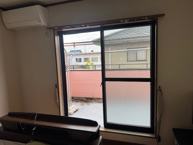 新光堂の効果を実感され追加施工｜樹脂内窓インプラスを8本設置工事の施工前の写真1