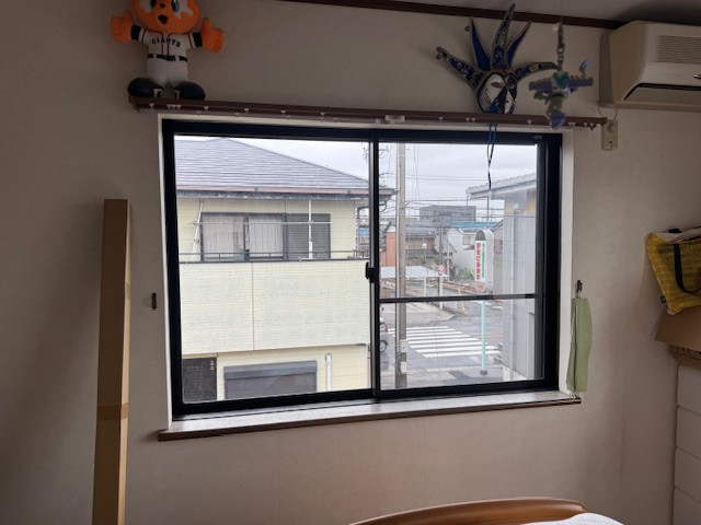 新光堂の効果を実感され追加施工｜樹脂内窓インプラスを8本設置工事の施工前の写真3