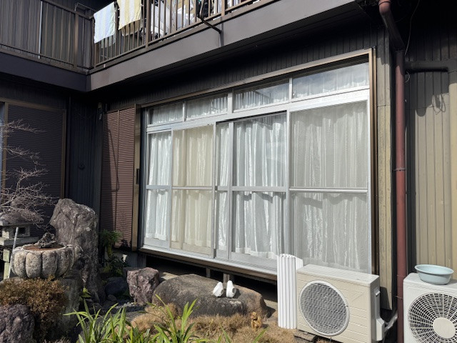 新光堂の蛇腹式横引きシャッターを雨戸一筋へ取替え施工事例の施工後の写真2