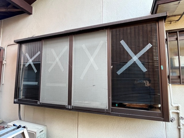 新光堂の【桑名市】一人暮らしの安心を守る出窓面格子取付工事の施工前の写真2