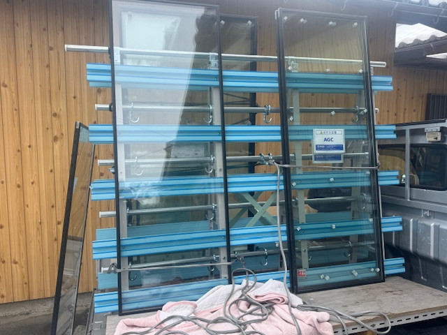 新光堂の桑名市・通り沿い北側縁側サッシ8枚を防犯ペアガラス交換工事の施工前の写真3