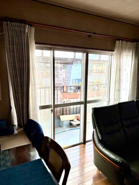 新光堂の補助金活用で快適！浴室・洗面・LDKに内窓インプラス5か所設置工事の施工前の写真2