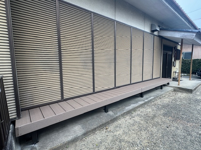 新光堂の自治会集会所の縁台を人工木デッキへ交換　腐食解消工事の施工後の写真2