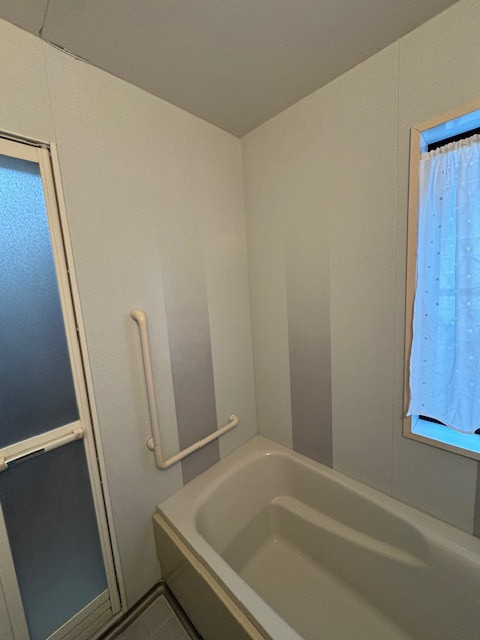 新光堂のユニットバスからユニットバスへ交換、リクシル暖かパックで寒さ解消の浴室リフォーム工事の施工前の写真3