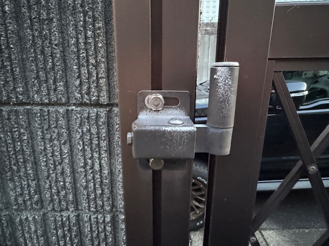 新光堂の玄関ドアリフォームと門扉立て付け調整工事｜桑名市施工事例の施工前の写真3