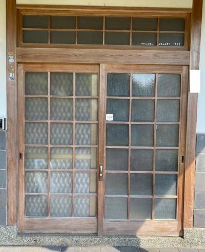 東福岡トーヨー住器の玄関引戸交換の施工前の写真1