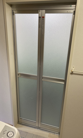 東福岡トーヨー住器の浴室ドアをカンタン交換！施工事例写真1