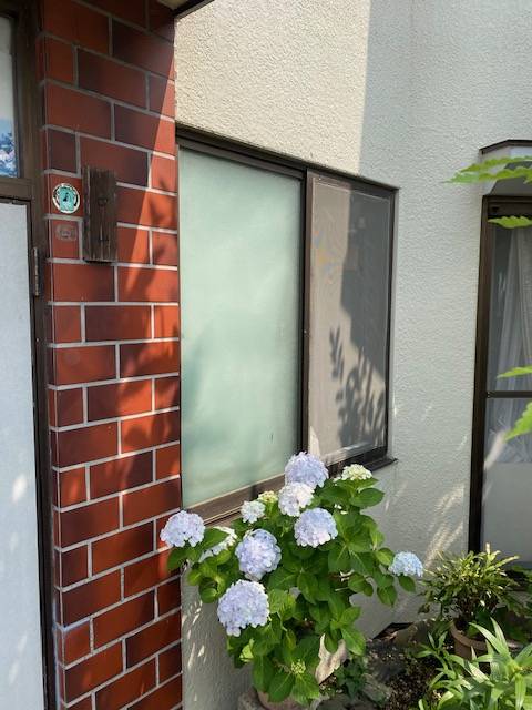 まどありー。本庄本店の1DAYリフォーム　LIXIL取り替え窓リプラスの施工前の写真1