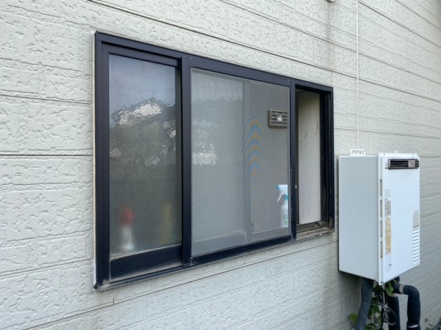 まどありー。本庄本店のLIXIL取り替え窓リプラスの施工前の写真1