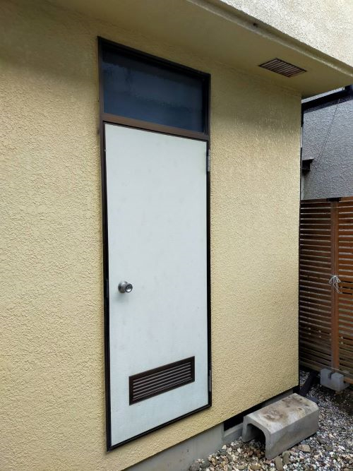 まどありー。本庄本店の【補助金対象商品】埼玉県本庄市　1dayリフォーム　リシェント勝手口ドアの施工前の写真1